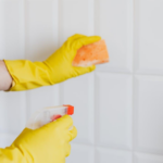 Les avantages de l’eau de javel pour eliminer les moisissures dans votre maison